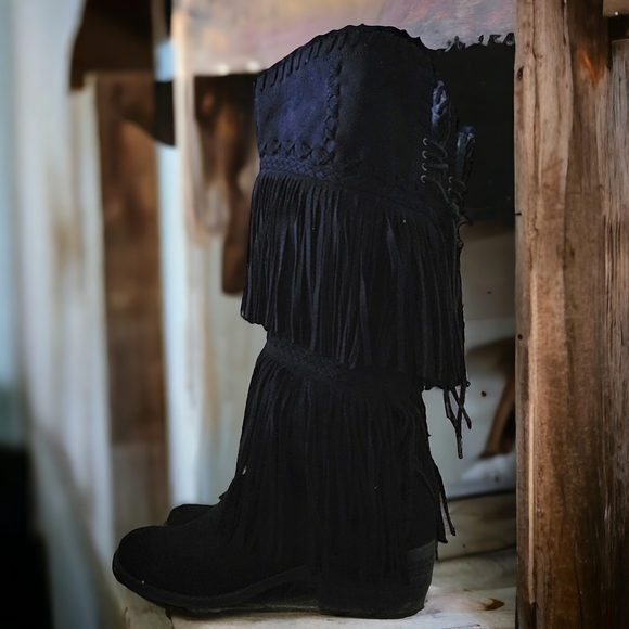 *SOLD* Not Rated' 16" Blk Faux Suede Layered fringed boot with a zip closure 7.5 - Picture 4 of 13